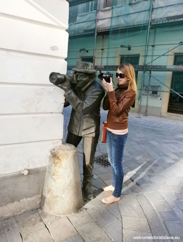 bratislava statue2